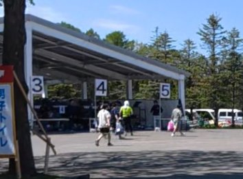 荷物預けスペース。わかりやすく整備されていた