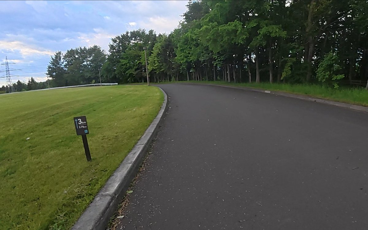 モエレ沼公園 1kmごとの距離表示