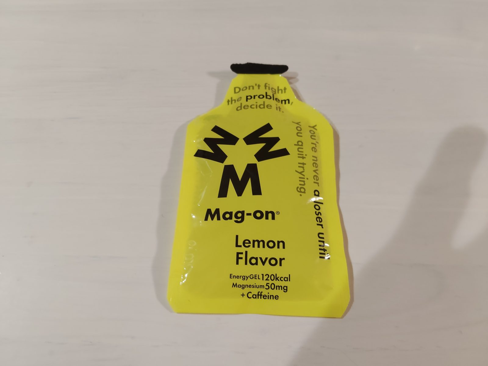 マグオン エナジージェル レモンフレーバーのパッケージ表面