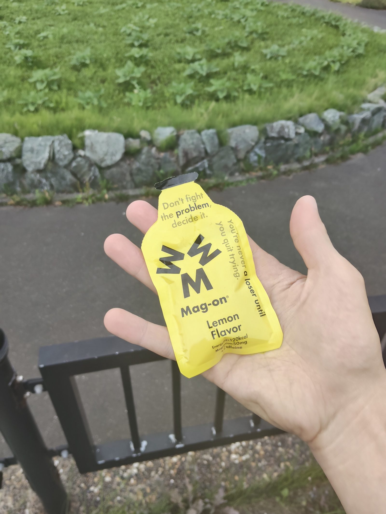 手のひらサイズのマグオン エナジージェル