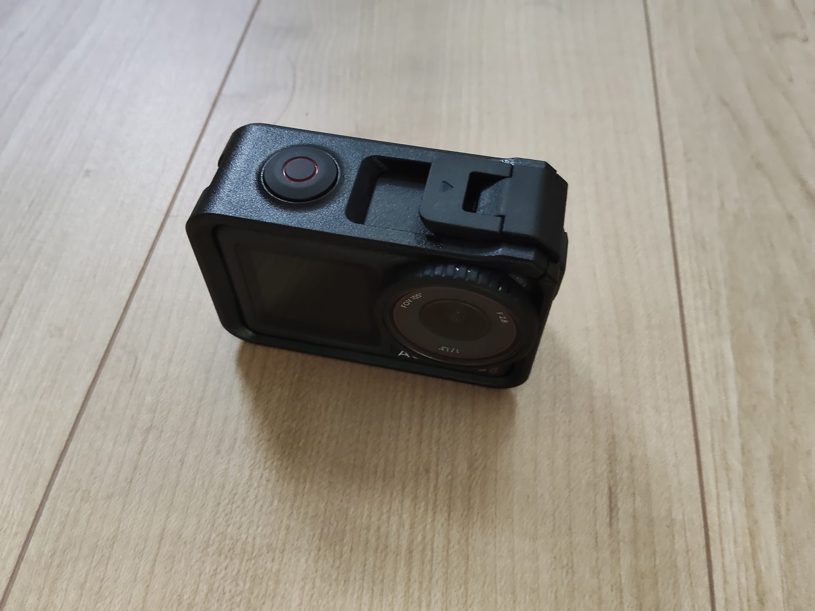 オズモアクション5 Proの電源ボタン周り(保護カバー装着状態)