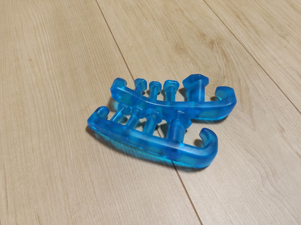 足指セパレータ本体のアップ。やわらかいジェル状の素材