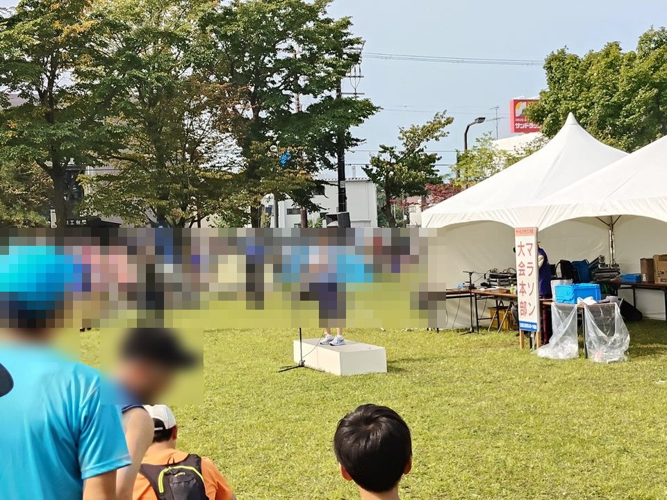 石狩サーモンマラソンの開会式。ゲストランナーの増田明美さん