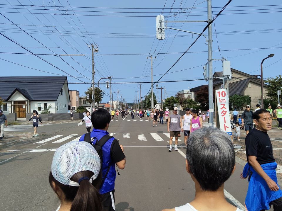 石狩サーモンマラソンのスタート整列の様子
