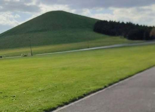 コースから見えるモエレ沼公園の山